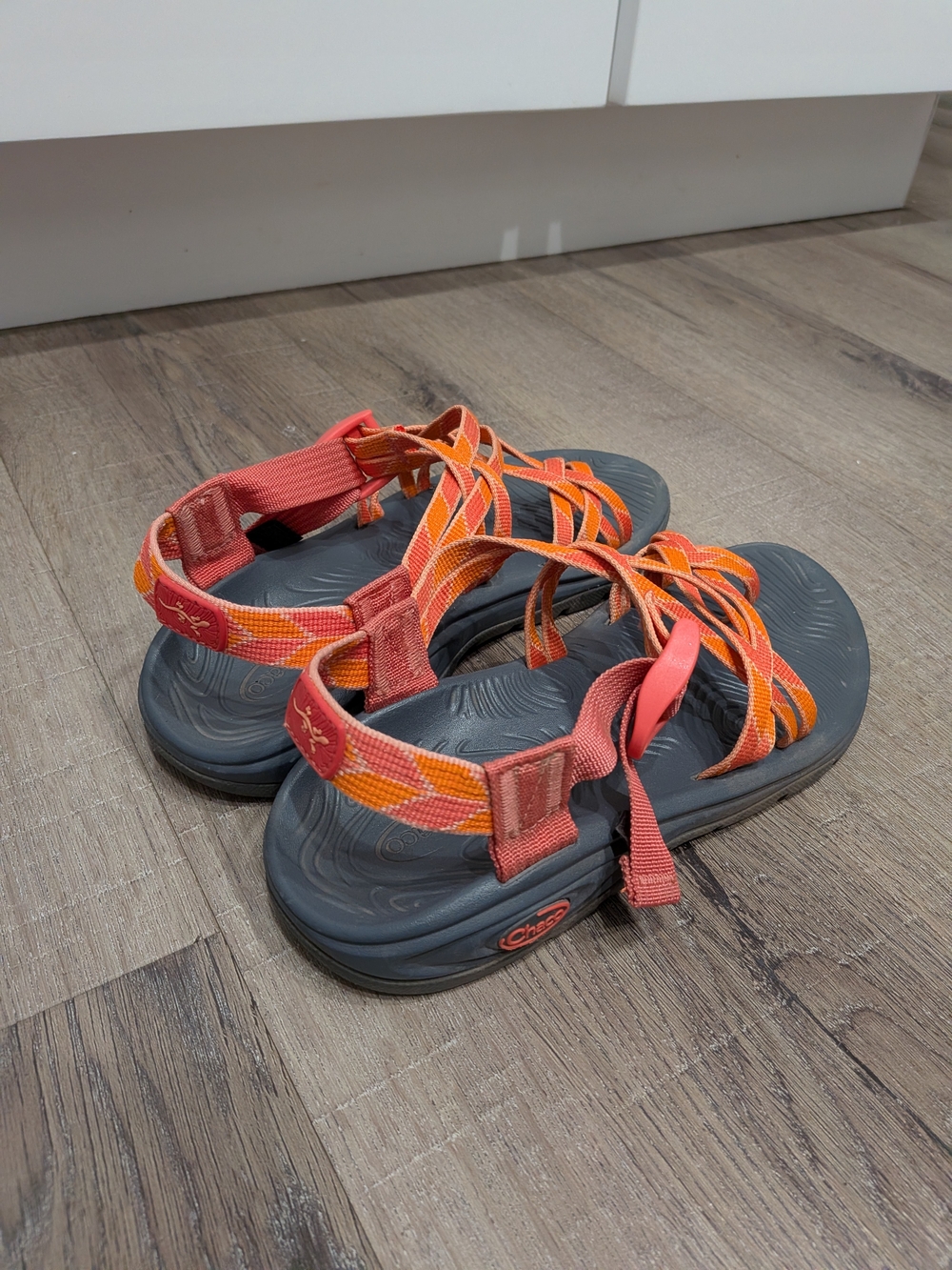 Women's Chaco Strappy Outdoor Sandals, Size 7 - Picture 4 of 5